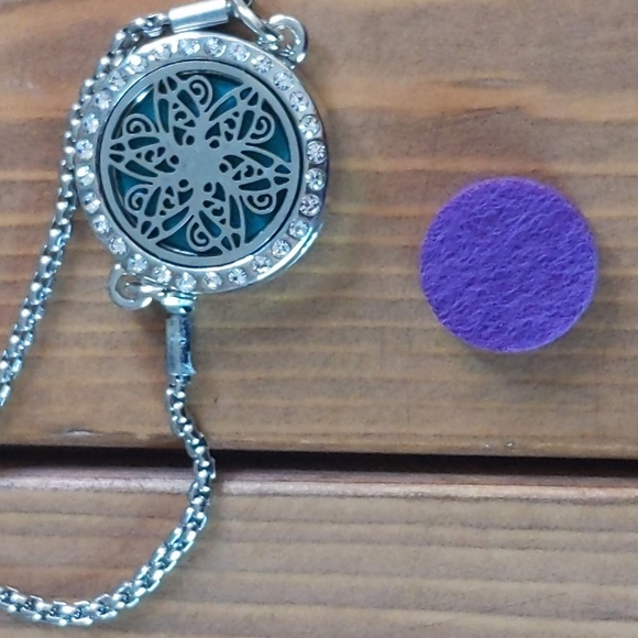 Aromatherapy Essential Oil Diffuser Bracelet - Picture 3 of 7